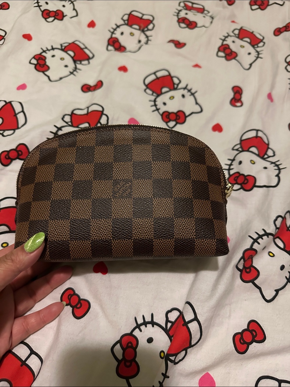 Louis Vuitton Cosmetic Pouch MM in Damier Ebene (discontinued) - Picture 2 of 12
